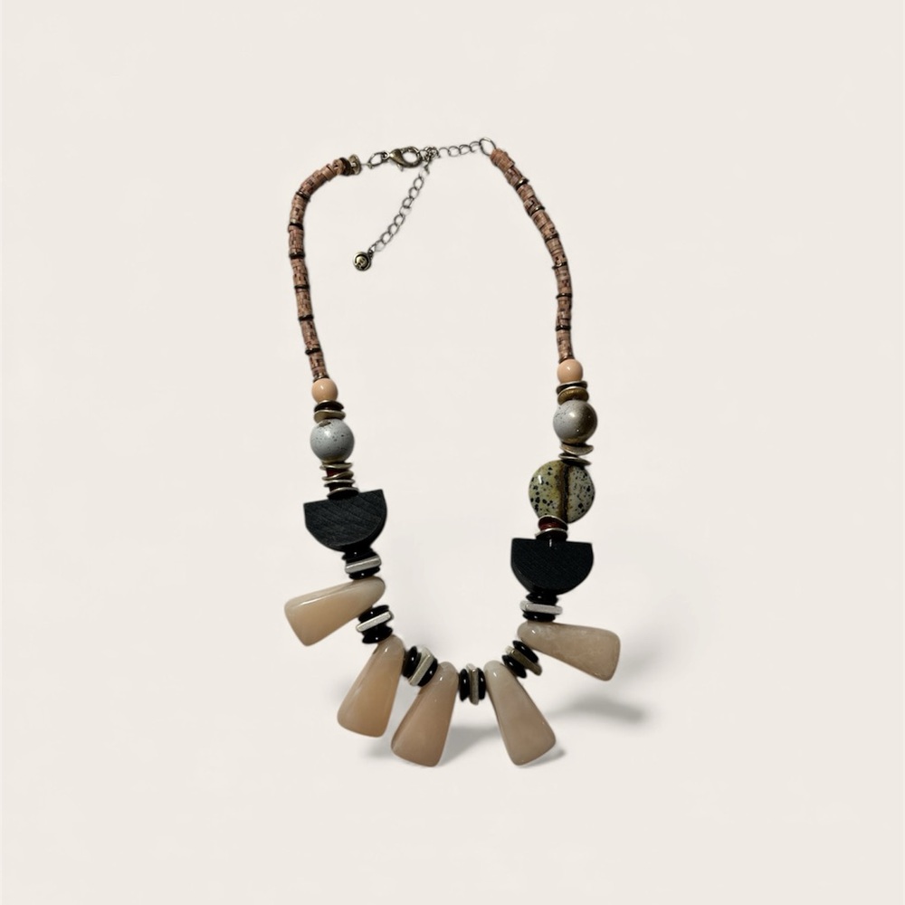 Elegant Beige and Black Necklace
